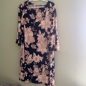 3/$60 Tommy Hilfiger NWT dress size 14 floral Light stretchy fabric flowy sleeve